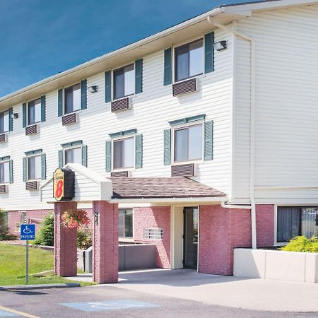 Super 8 By Wyndham Massena Ny Motel Екстериор снимка