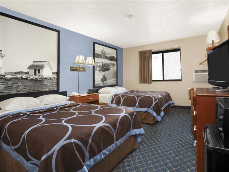 Super 8 By Wyndham Massena Ny Motel Екстериор снимка