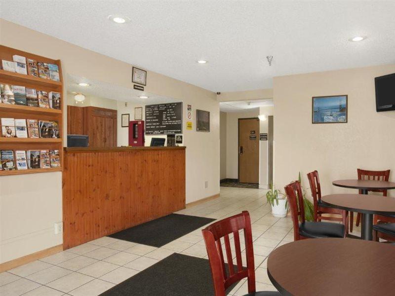 Super 8 By Wyndham Massena Ny Motel Екстериор снимка