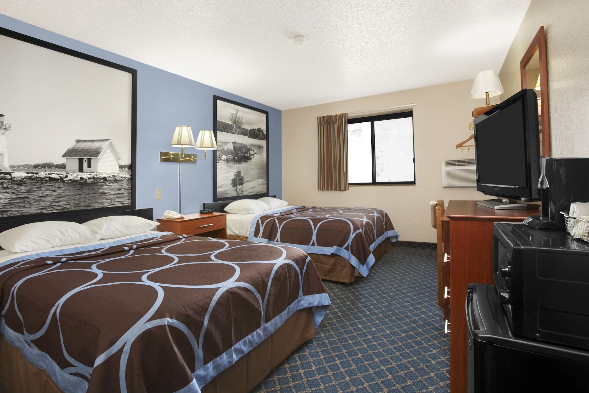 Super 8 By Wyndham Massena Ny Motel Екстериор снимка