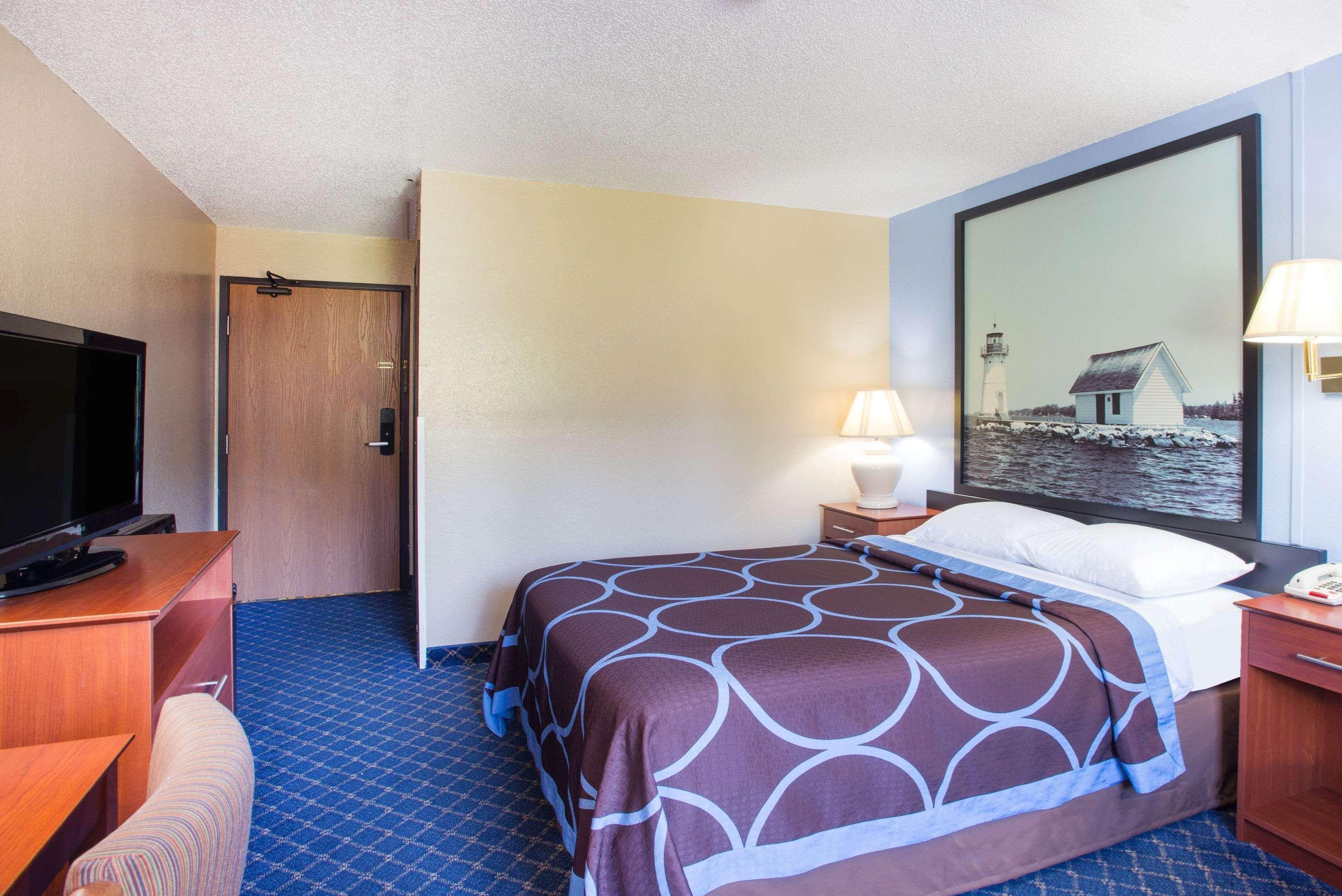 Super 8 By Wyndham Massena Ny Motel Екстериор снимка