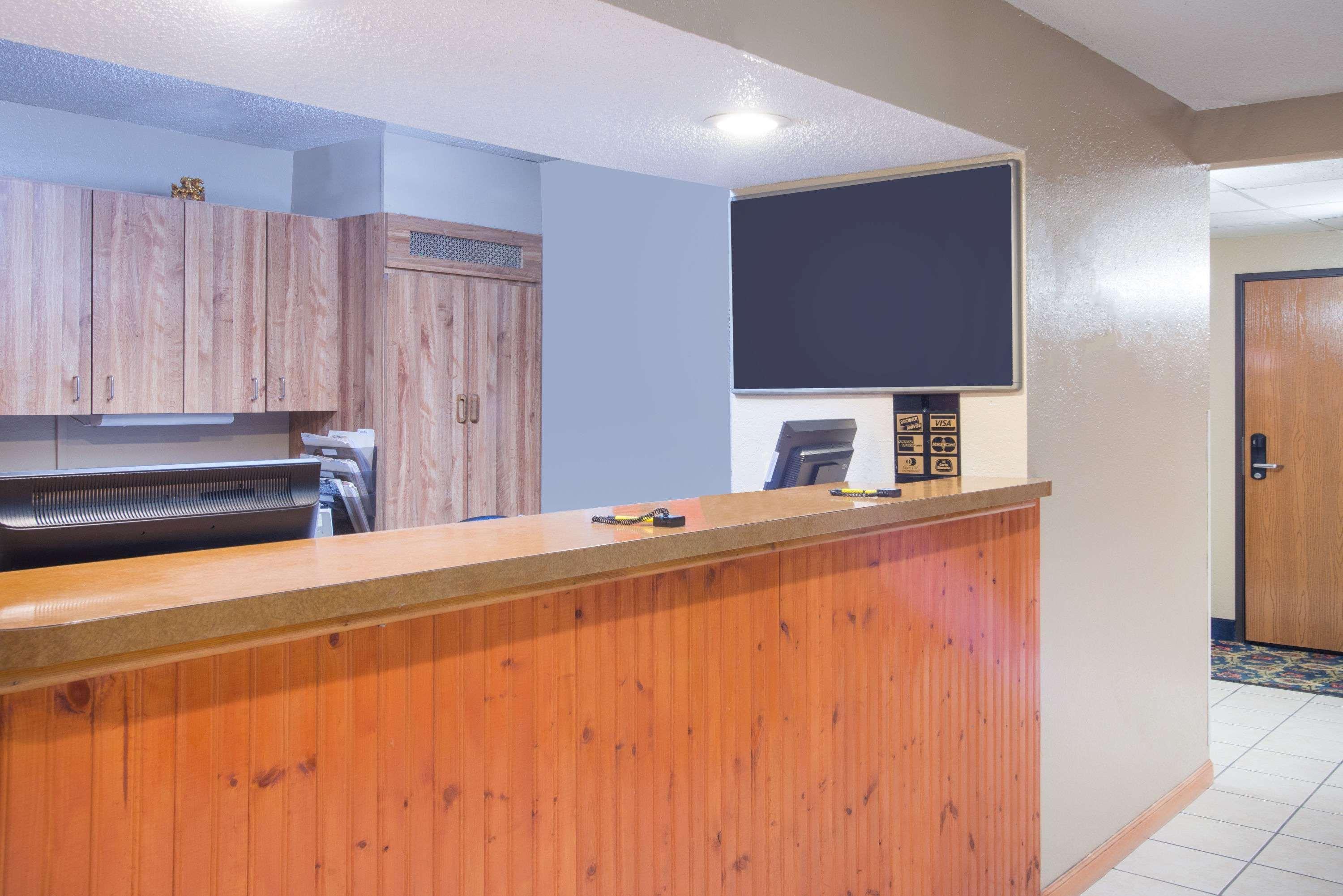 Super 8 By Wyndham Massena Ny Motel Екстериор снимка