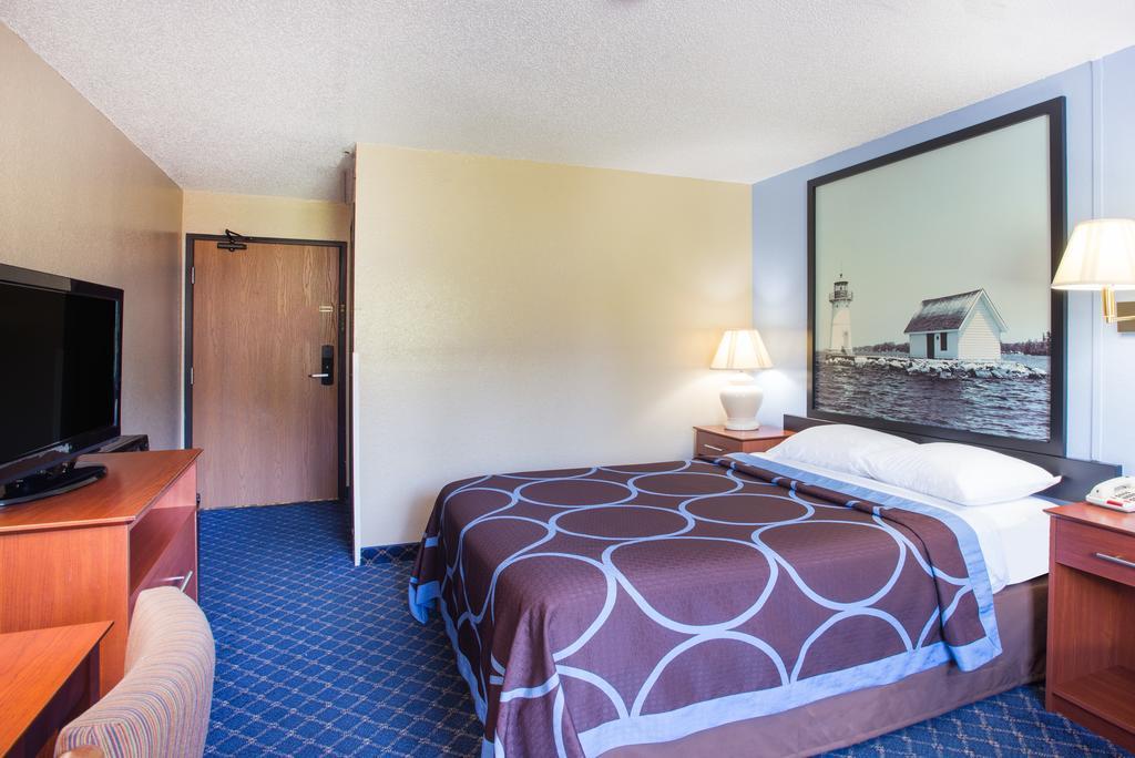 Super 8 By Wyndham Massena Ny Motel Екстериор снимка