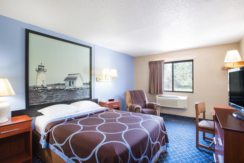 Super 8 By Wyndham Massena Ny Motel Екстериор снимка