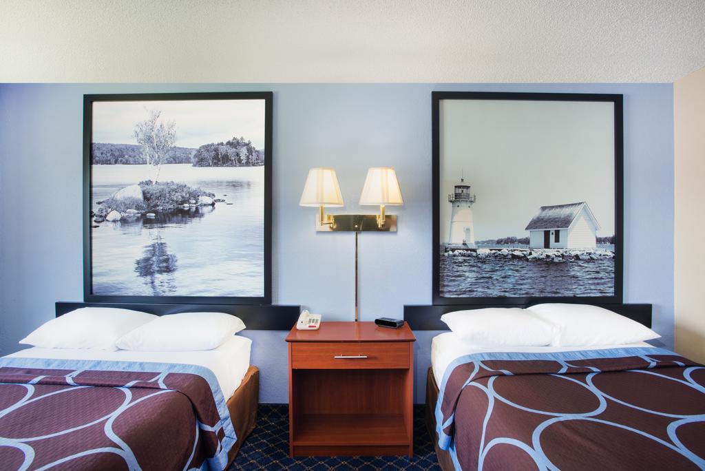 Super 8 By Wyndham Massena Ny Motel Екстериор снимка